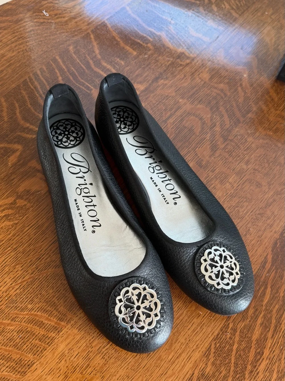 Brighton Black Leather Aleta Ballet Flats w/ Silver Medallion made in Italy sz 8